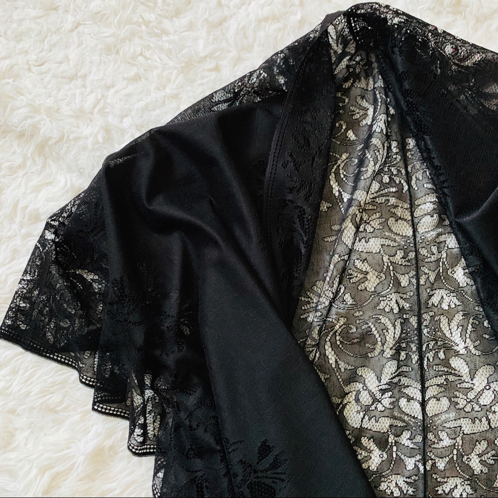 DELICATE LACE SHAWL